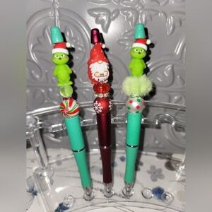 Festive Holiday Pens with Green and Red Accents🎄